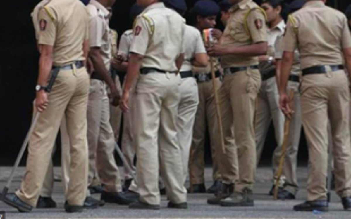 Few hundred policemen likely to miss voting for election exigency