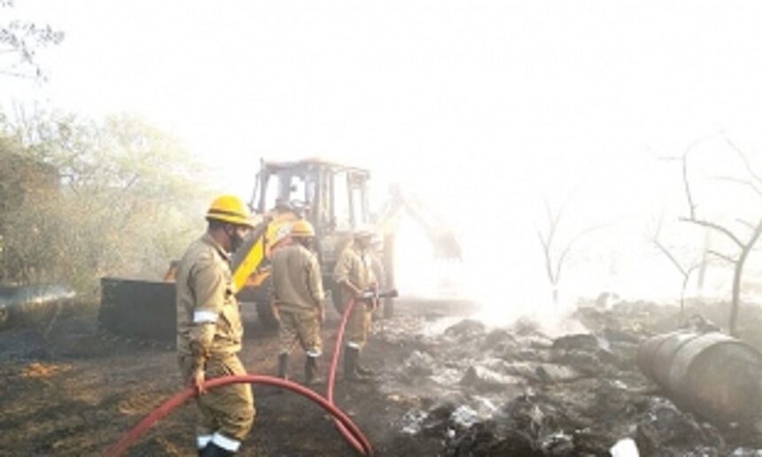 Fibreglass catches fire, emits poisonous flumes in Bicholim 1 Fibreglass catches fire, emits poisonous flumes in Bicholim