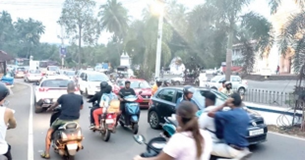 Find a solution to frequent traffic jams in Siolim