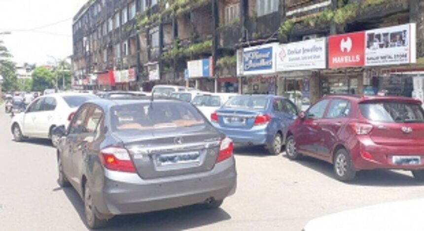 Finding parking space for 4-wheelers  in Margao is a distant dream!