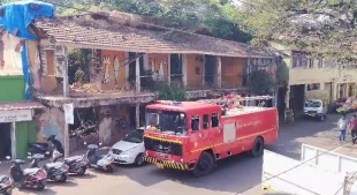 Fire Breaks Out at Abandoned Building Near Patto Panjim Petrol Pump