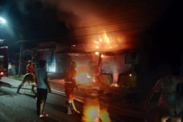 Fire Engulfs Two Kiosks in Ganeshpuri-Mapusa due to Short Circuit