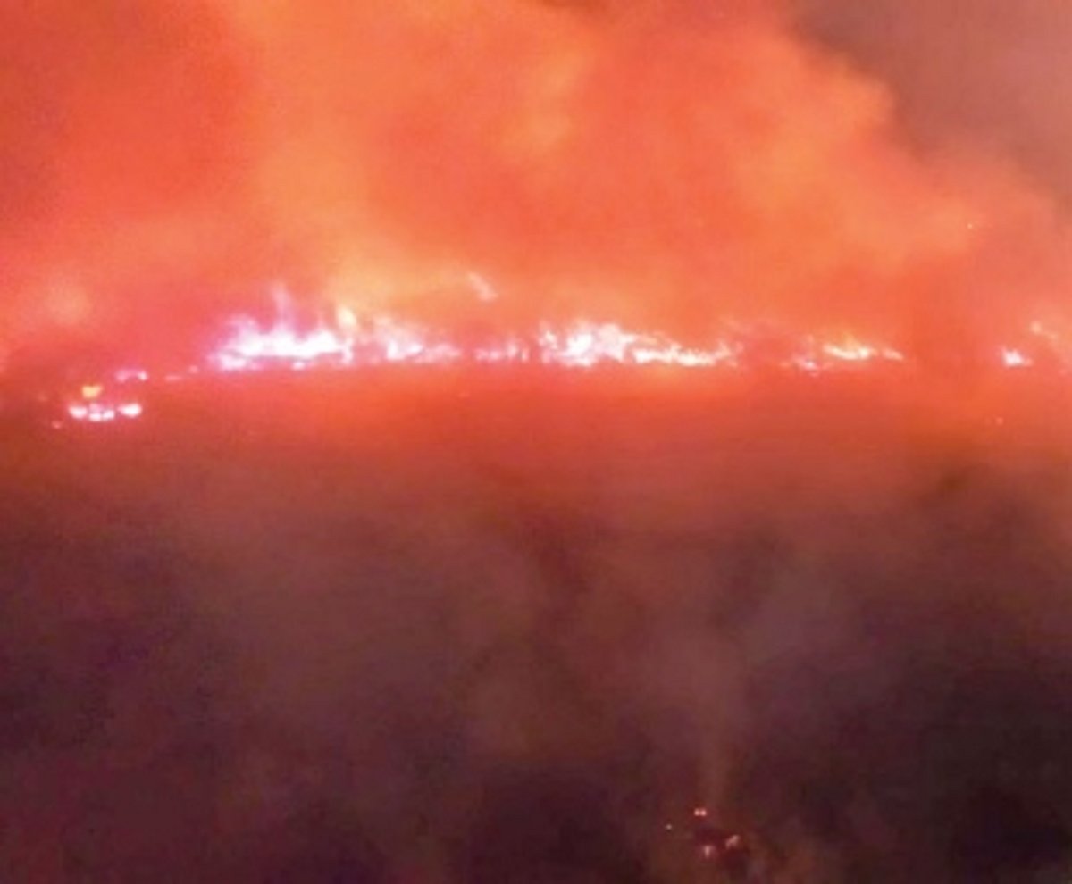 Fire breaks out at Camrabhat fields, narrow road hampers op