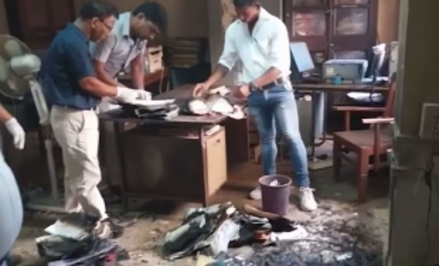 Fire engulfs Mutation Section of Canacona Mamlatdar’s Office, destroys official files, land documents 1 Fire engulfs Mutation Section of Canacona Mamlatdar’s Office, destroys official files, land documents