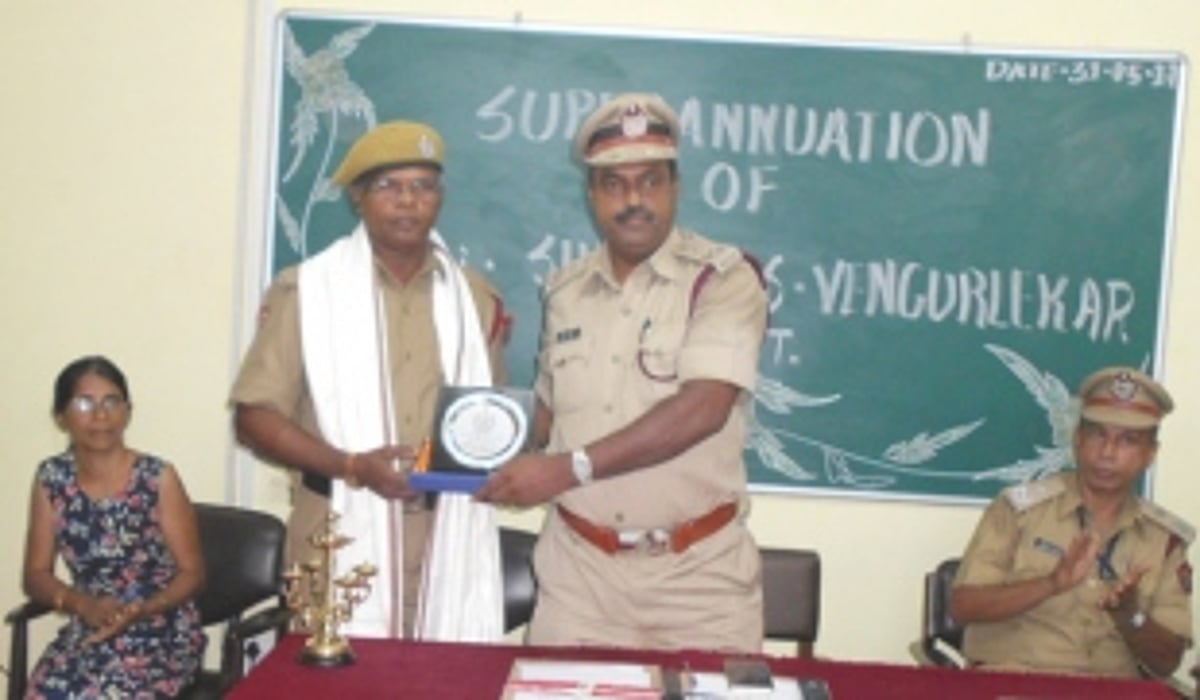 Fireman Vengurlekar given warm farewell
