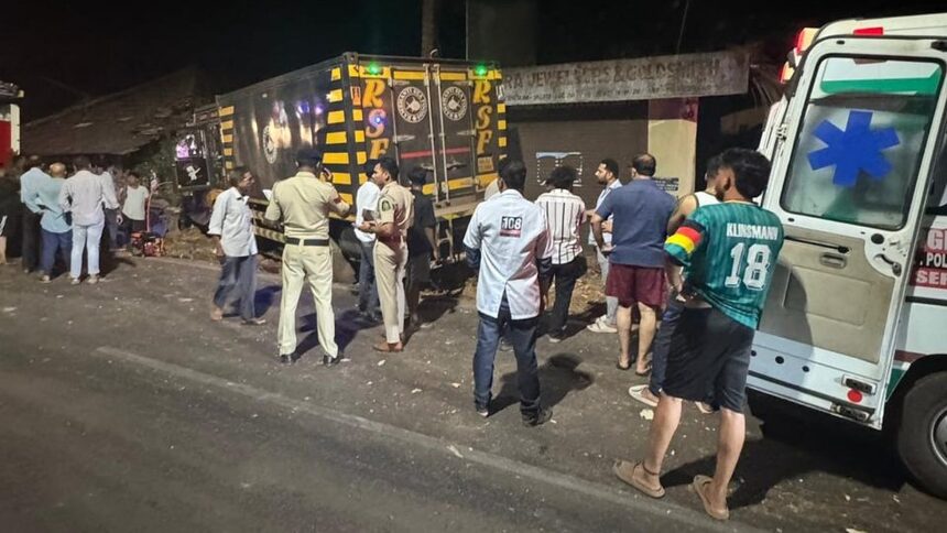 Fish Truck Rams Into House at Cuncolim Market, Driver Injured; Locals Blame PWD Inaction 1 Fish Truck Rams Into House at Cuncolim Market, Driver Injured; Locals Blame PWD Inaction