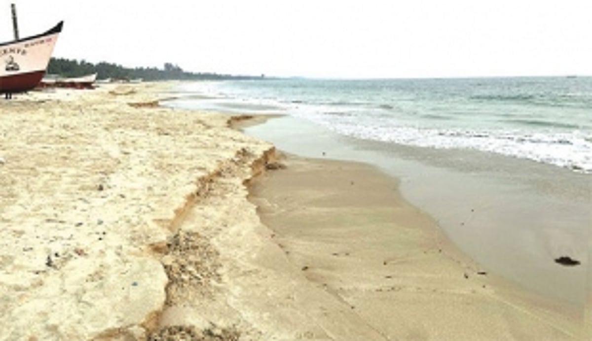 Fisherfolk anxious after chunks of Velsao’s shoreline vanish in untimely sand erosion