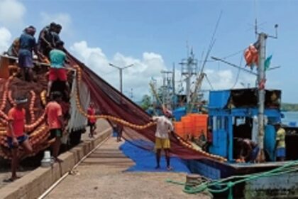 Fisherfolk endure unhygeinic conditions as they wait endlessly for commission of 12-toilet block