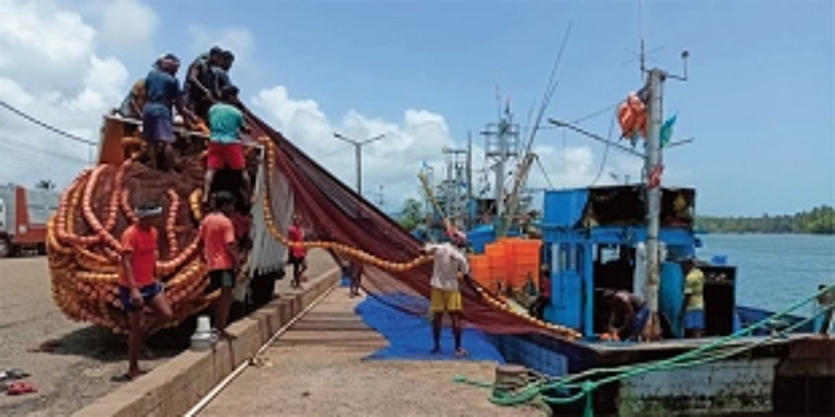 Fisherfolk endure unhygeinic conditions as they wait endlessly for commission of 12-toilet block