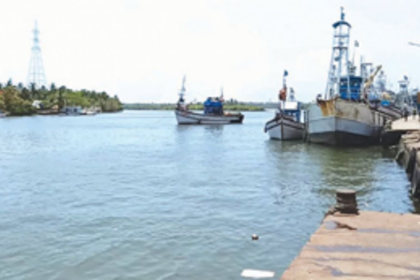 Fisherfolk urge dredging workers to protect fish-breeding sites at Cutbona