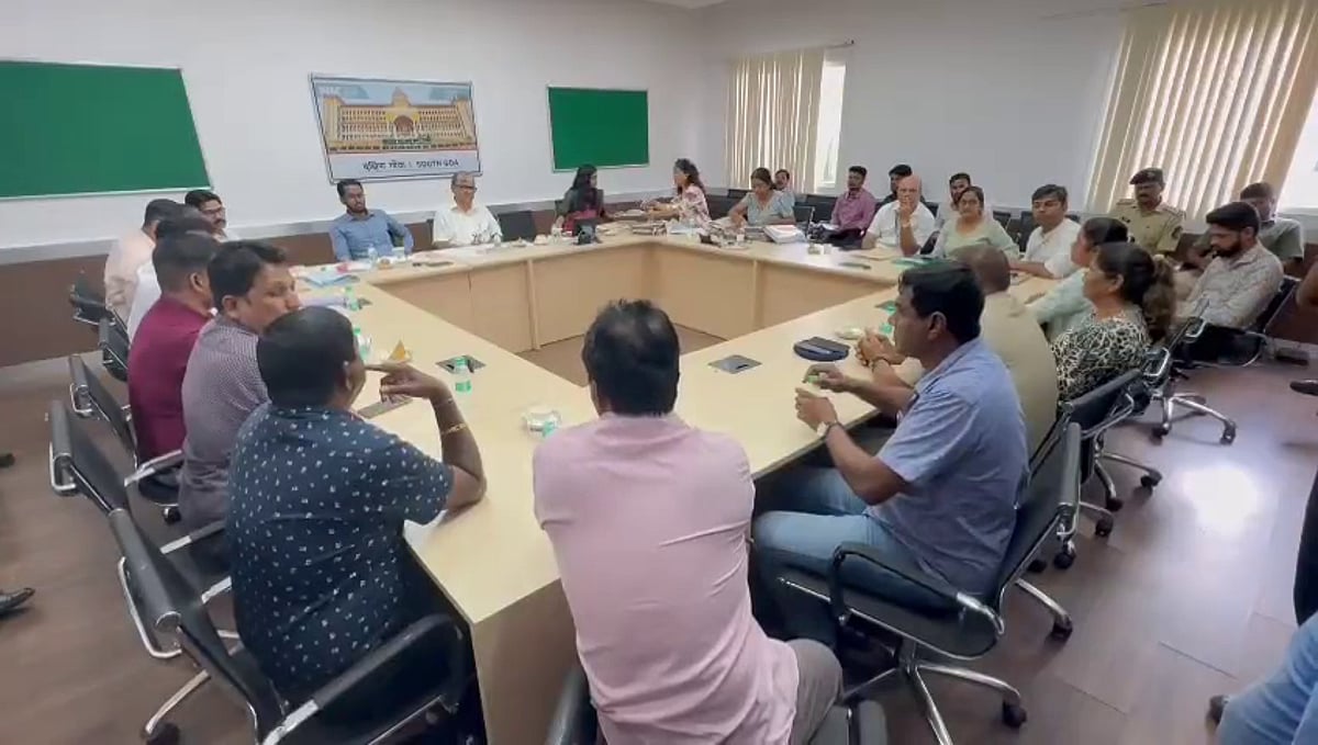 Fisheries Dept to increase parking fees up to 1 lakh per month on abandoned vessels at Jetties