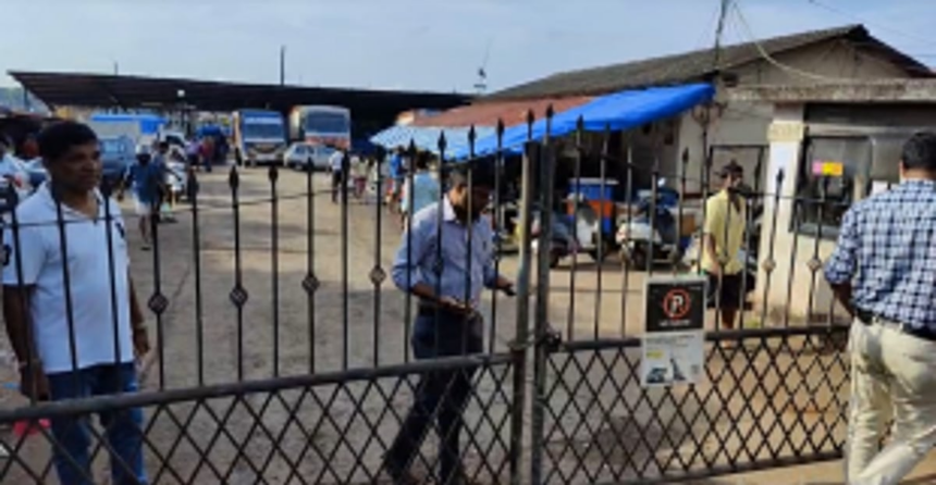 Fisheries dept locked Malim Jetty gates on Wednesday 1 Fisheries dept locked Malim Jetty gates on Wednesday