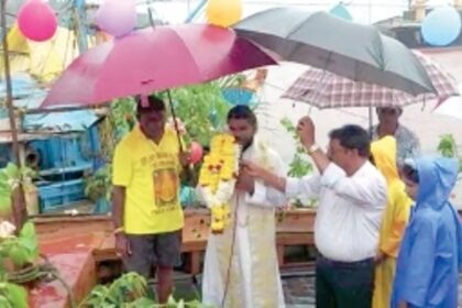Fishermen celebrate feast of  St Peter & St Paul in port town