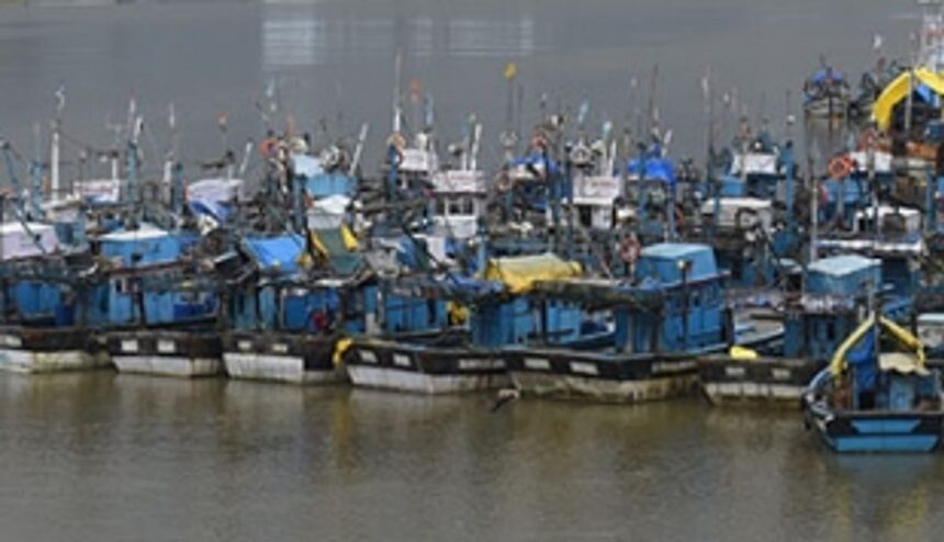 Fishing season starts, no trawlers venture out