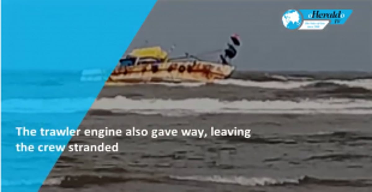 Fishing trawler runs aground at Miramar; crew rescued