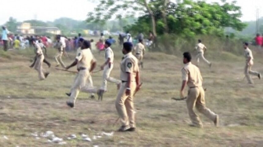 Five cops injured in trying to stop bullfight, 3 scribes in melee 1 Five cops injured in trying to stop bullfight, 3 scribes in melee