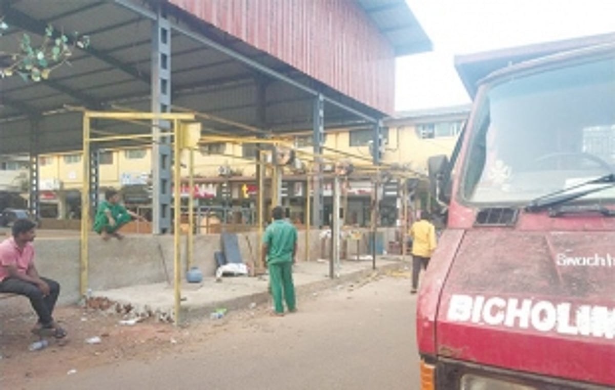 Five kiosks at Bicholim market dismantled
