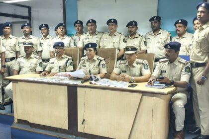 Five persons arrested for robbing a two-wheeler rider of cash