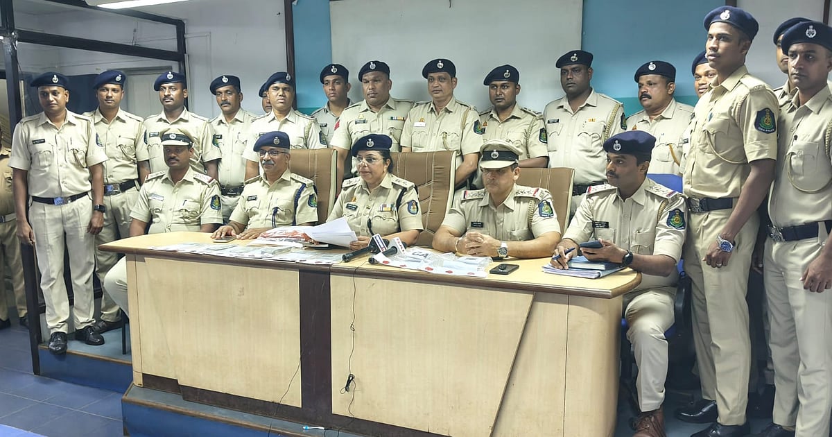 Five persons arrested for robbing a two-wheeler rider of cash