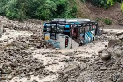 Flash Floods Block Chandigarh-Manali Highway as Himachal Records 261 Rain-Related Deaths This Monsoon