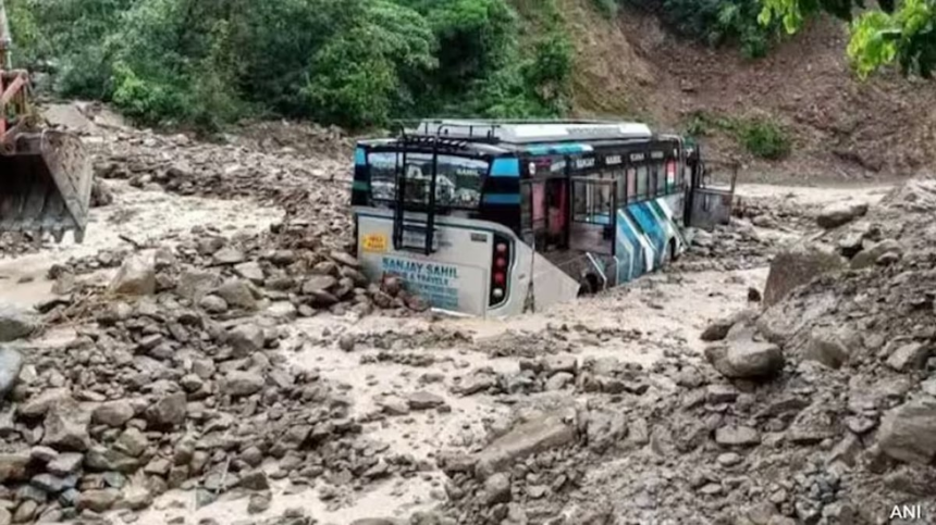 Flash Floods Block Chandigarh-Manali Highway as Himachal Records 261 Rain-Related Deaths This Monsoon 1 Flash Floods Block Chandigarh-Manali Highway as Himachal Records 261 Rain-Related Deaths This Monsoon