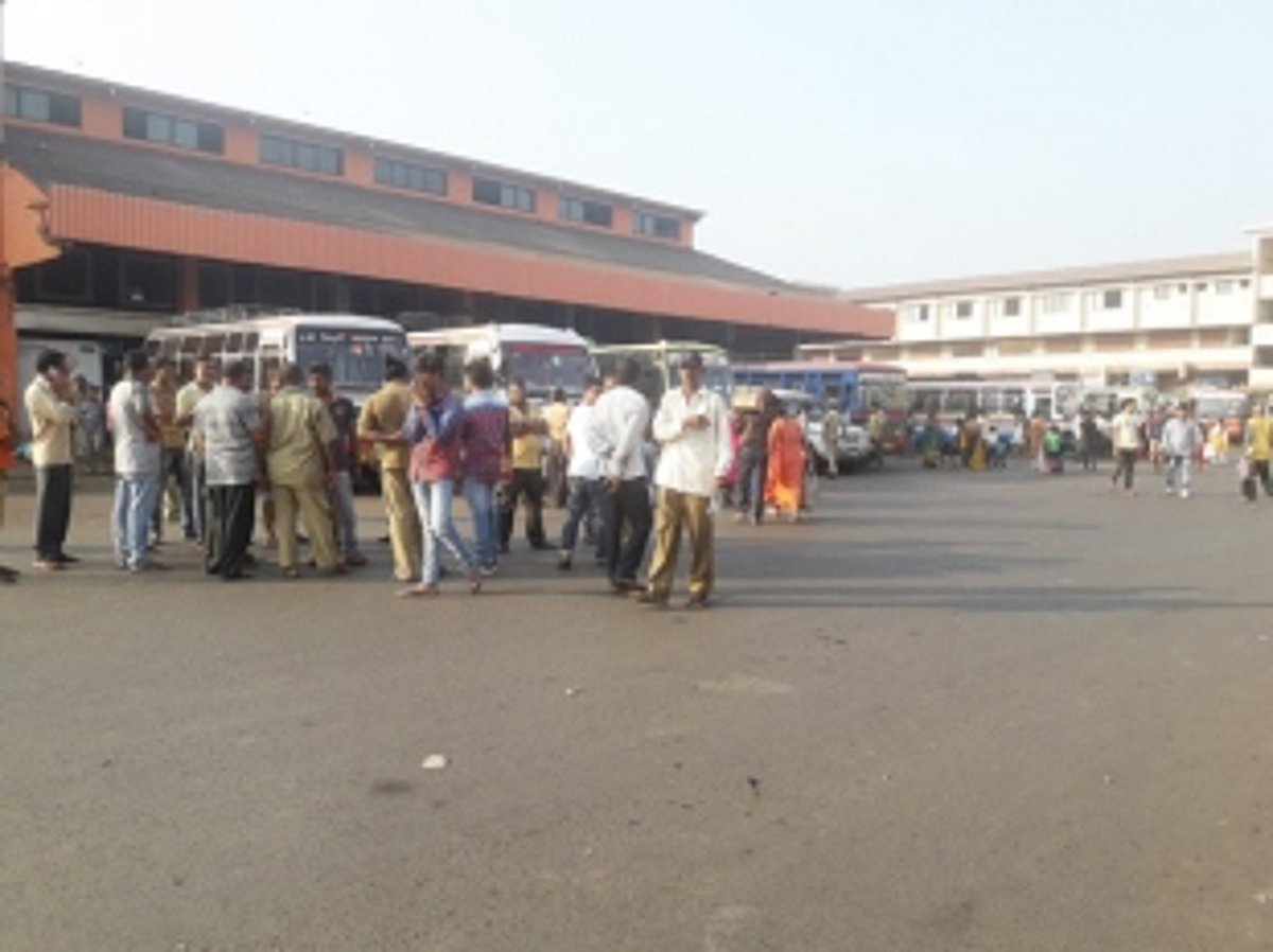 Flash private bus strike leaves passengers stranded for 6 hours