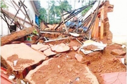 Flood-hit houses in danger of collapsing