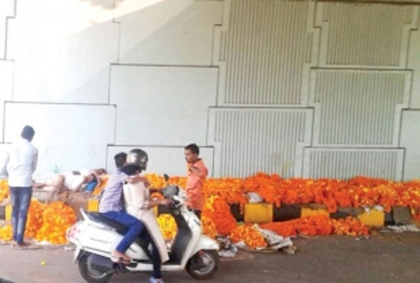 Flower vendors invading underpass at Tar-Bastora