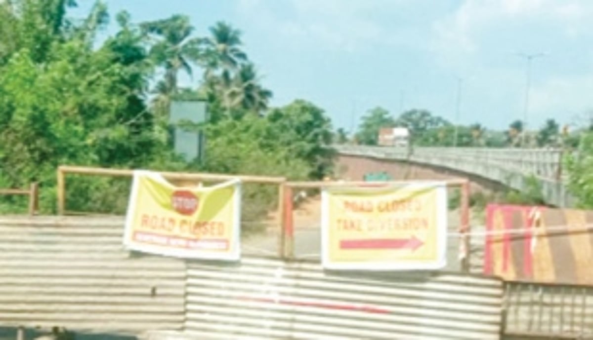 Following a report by  O Heraldo, signboards  installed at Curti