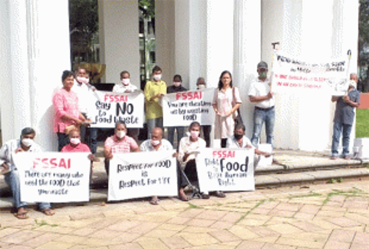 Food Bank volunteers stage dharna  in city over wastage of fresh food
