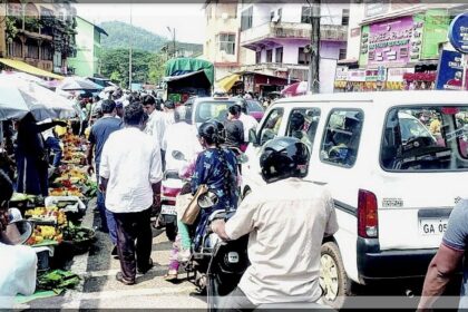 Footpath vendors flood Ponda roads,
cause traffic gridlock amidst Diwali rush
