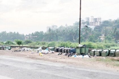 Footpaths littered with garbage at Taleigao hampering pedestrians