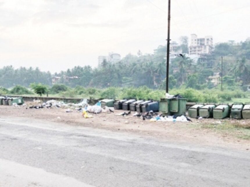 Footpaths littered with garbage at Taleigao hampering pedestrians