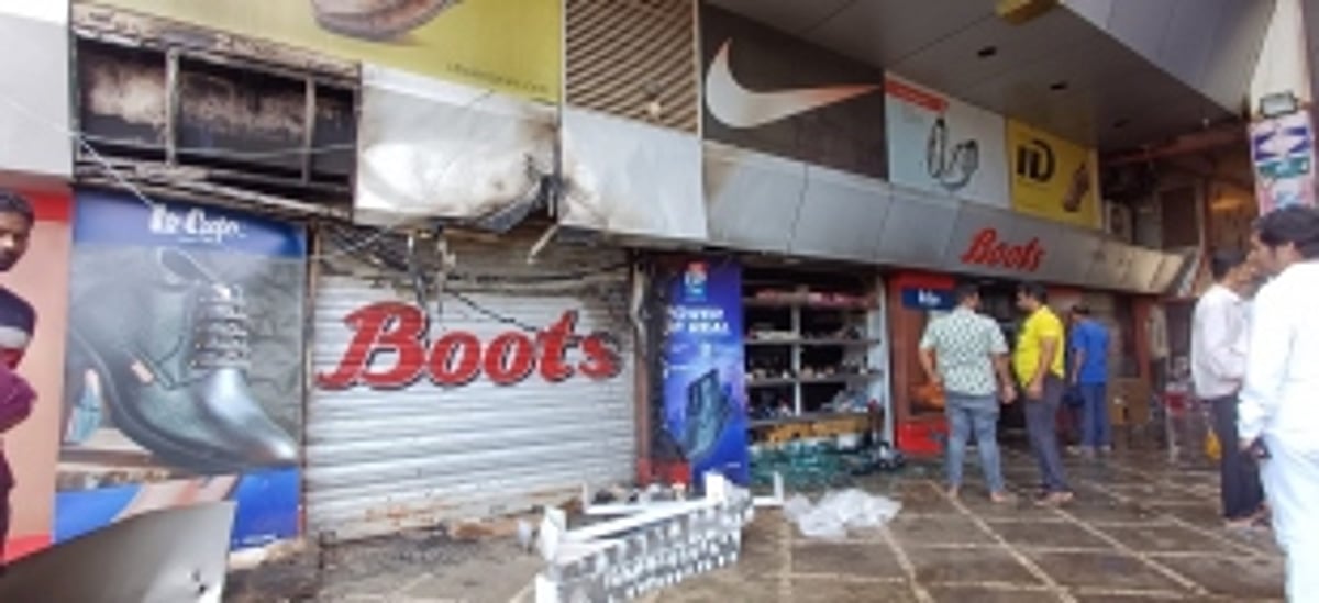 Footwear showroom in Margao catches fire
