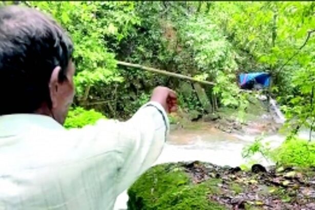 For 10 years, four houses in Bhati panchayat are in darkness after every door is knocked