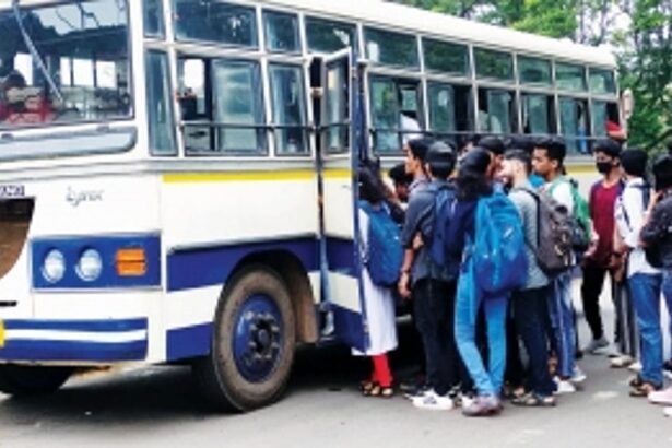 Forced to cram into overcrowded city buses, commuters at risk