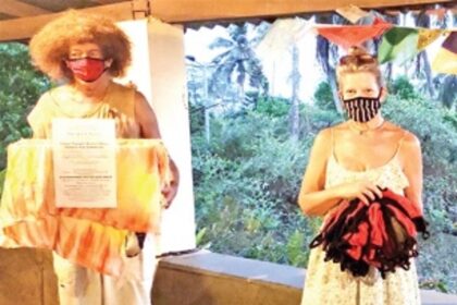 Foreigners distribute masks at Armabol