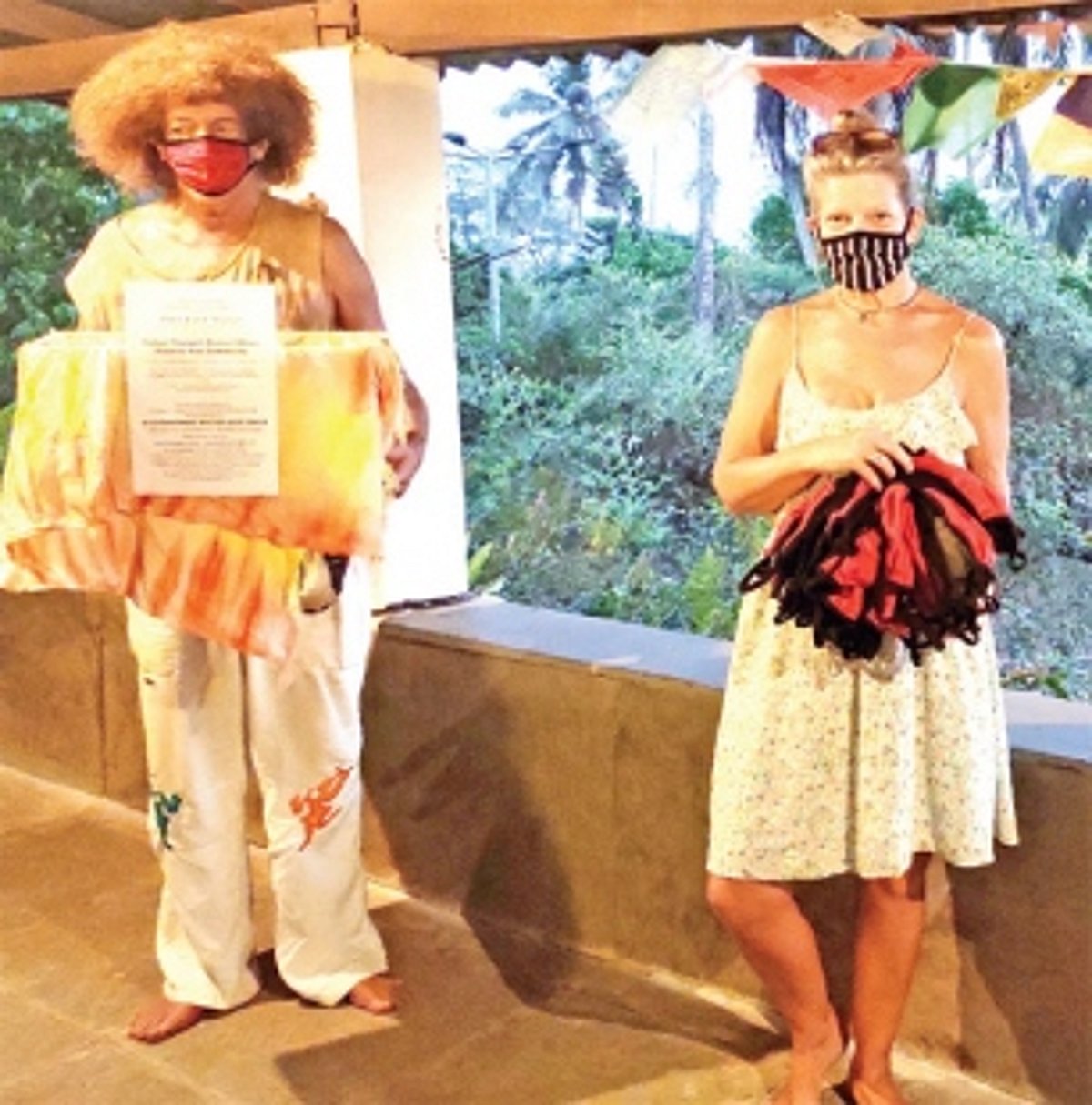 Foreigners distribute masks at Armabol