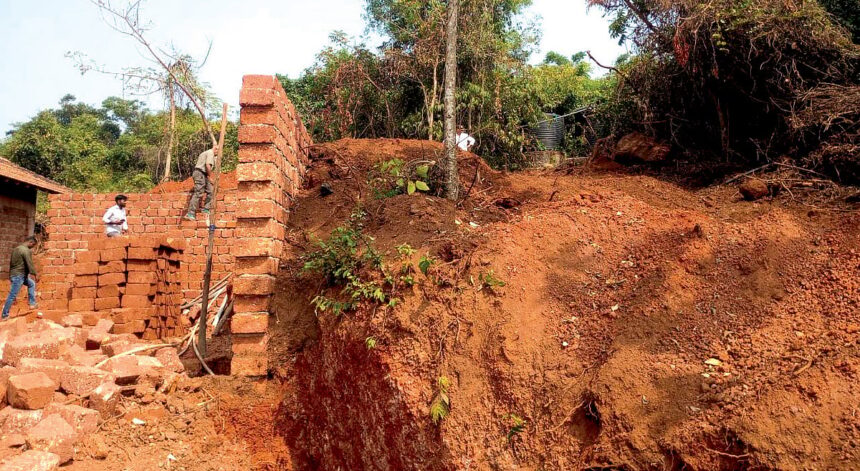 Forest Dept conducts site inspection of illegal hill cutting at Calangute 1 Forest Dept conducts site inspection
of illegal hill cutting at Calangute