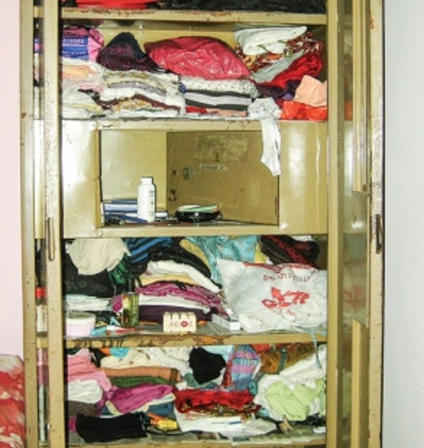 Forget the nights, burglars show daredevilry during days