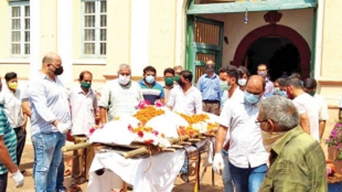 Former MLA Jitendra Deshprabhu laid to rest