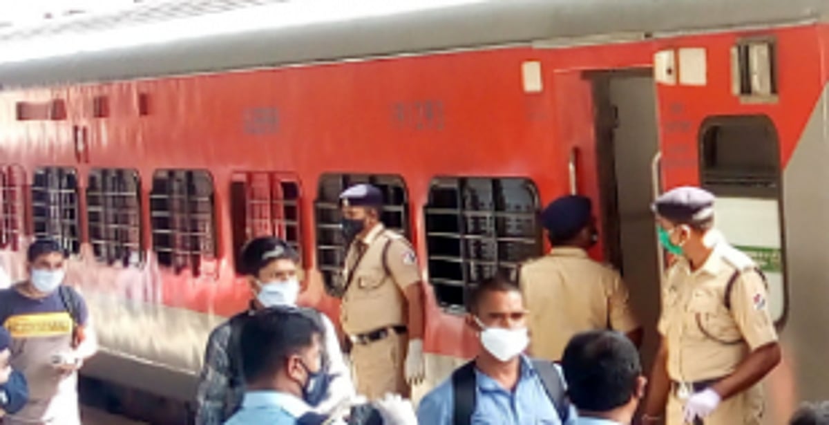 Forum calls for more efficient running of Shramik Express trains