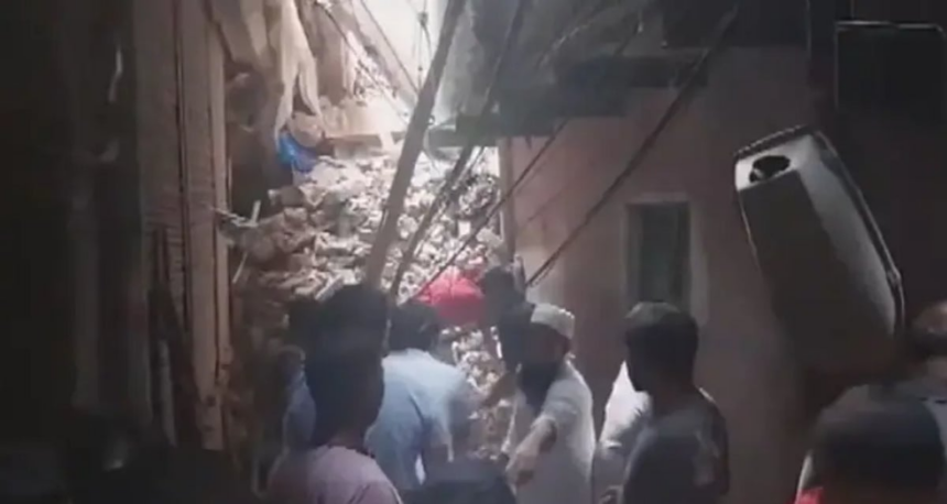 Four-Storey Building Collapses in Northeast Delhi's Welcome Area; Rescue Ops On 1 Four-Storey Building Collapses in Northeast Delhi's Welcome Area; Rescue Ops On