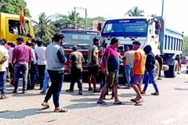 Four injured in freak accident at Peddem junction