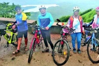 Four senior cyclists cover 475 kms in just 3 days to participate in Nagueshi Sarvajanik Bhajani Saptah