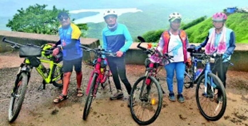 Four senior cyclists cover 475 kms in just 3 days to participate in Nagueshi Sarvajanik Bhajani Saptah 1 Four senior cyclists cover 475 kms in just 3 days to participate in Nagueshi Sarvajanik Bhajani Saptah