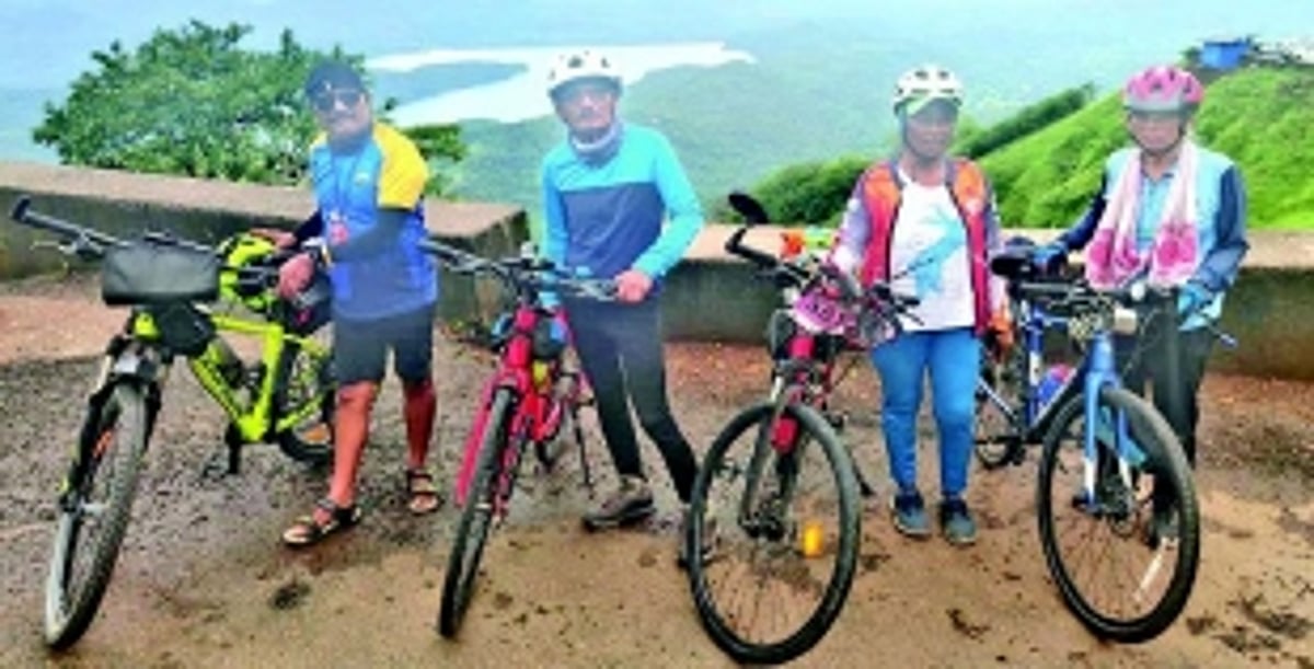 Four senior cyclists cover 475 kms in just 3 days to participate in Nagueshi Sarvajanik Bhajani Saptah