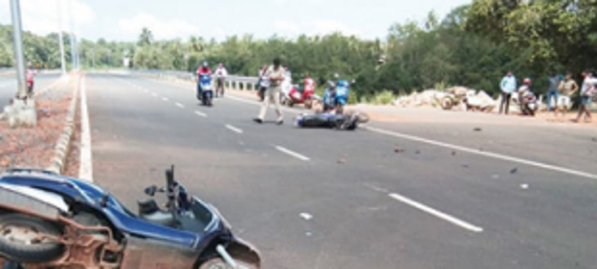 Four sustain injuries in Karaswada accident