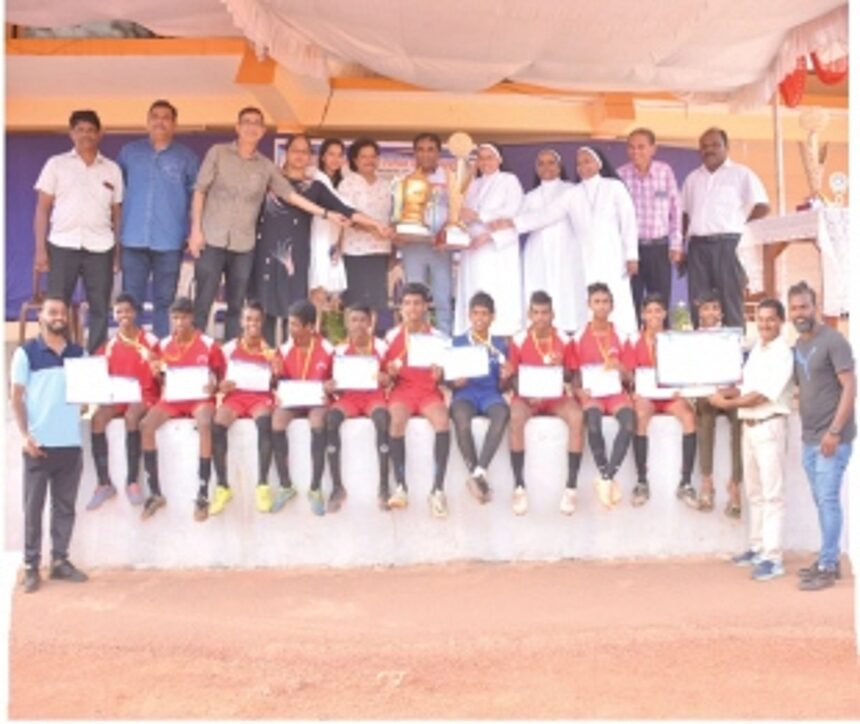 Fr Agnel Multipurpose HS emerge champs