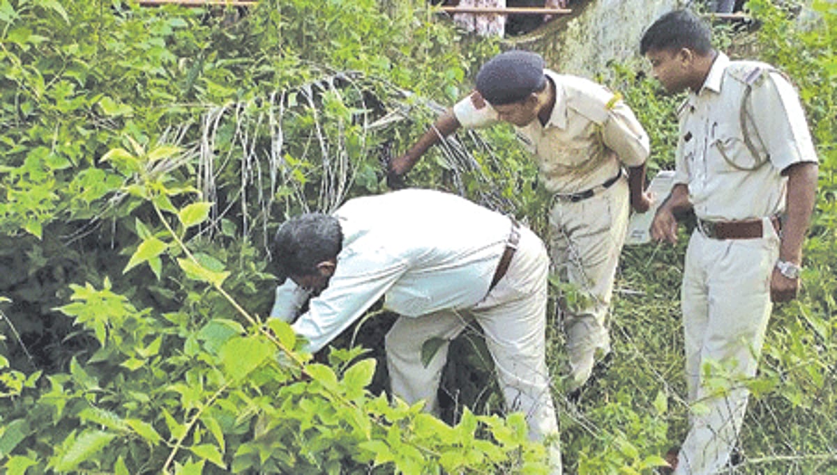 Fr Lucio Dias along with the Cuncolim Police conducts a search for the stolen statues.